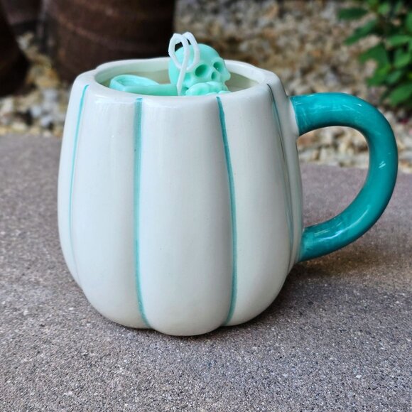 Handmade ✦ Pumpkin Mug Candle ✦ Vanilla Oatmeal Raisin Soy Wax Halloween Decor - Picture 3 of 9